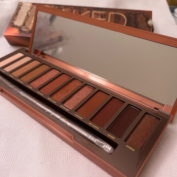 Brand New Urban Decay heated eyeshadow palette - Picture 3 of 5